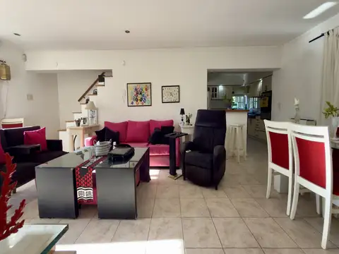 Casa 6 ambientes con 4 baños