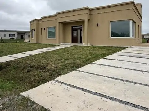 VENTA-Casa 4 amb. en Medal Country Club Acepta Permuta/Financiación