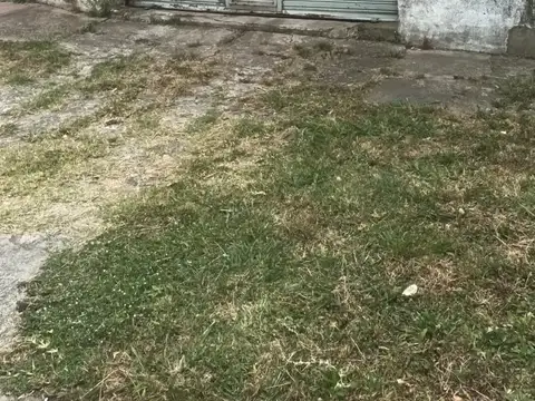 CASA CON FONDO Y GALPON- EX- CALLE NICARAGUA