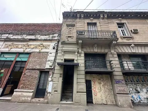 Casa 8 ambientes con 2 baños