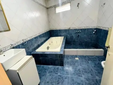 CASA MULTIFAMILIAR! OPORTUNIDAD!