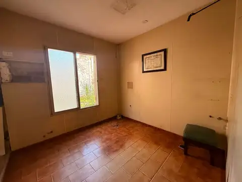 Casa 8 ambientes con 2 baños