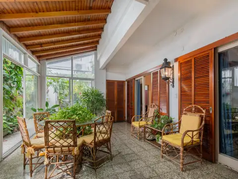 Casa · En Venta · 5 Ambientes · Patio Y Terraza · Cochera · Ciudadela