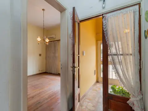 Casa · En Venta · 5 Ambientes · Patio Y Terraza · Cochera · Ciudadela