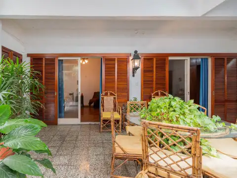 Casa 5 ambientes con 2 baños