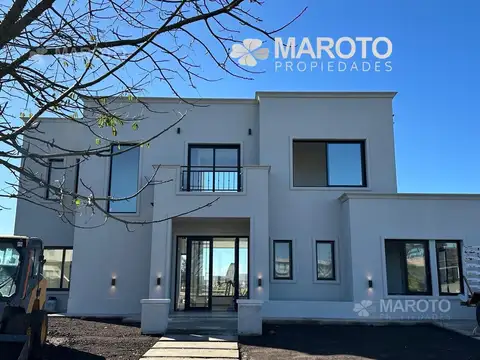 CASA EN VENTA AL LAGO EN EL CANTON ISLAS - MAROTO PROPIEDADES