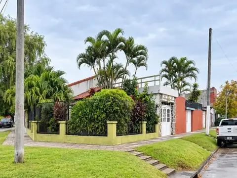 GRAN CASA SOBRE ESQUINA