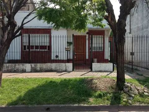 CASA EN LOTE PROPIO A MODERNIZAR, LOTE 9.35 X 24.50