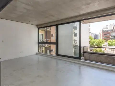 Alto, a pulmón. Baño y toil. Multiamenities.  Balcón aterraz. Categoría