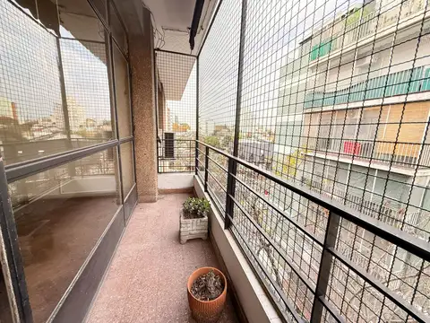VENTA DEPTO 3 AMBIENTES CON BALCON FRENTE FLORESTA