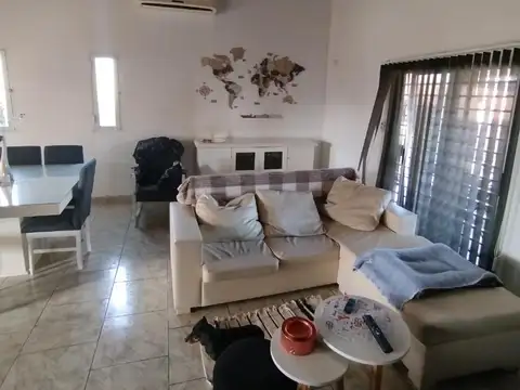 Casa en Venta con 3 cocheras