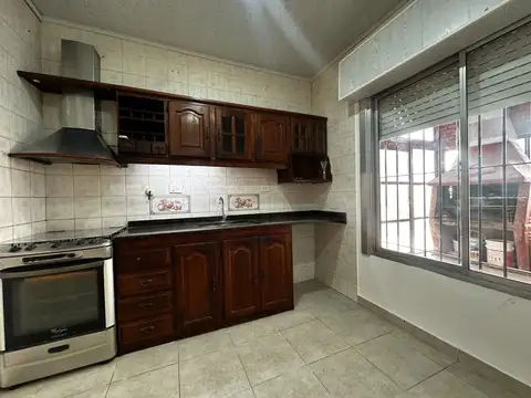 Venta casa 3 Amb con jardín OPORTUNIDAD Turdera