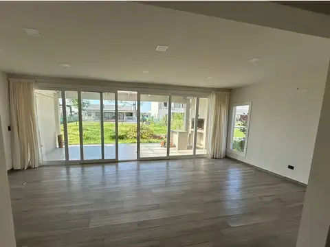 Casa en Alquiler de 4 dormitorios