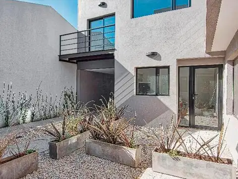 Depto Tipo Casa en Venta al Este