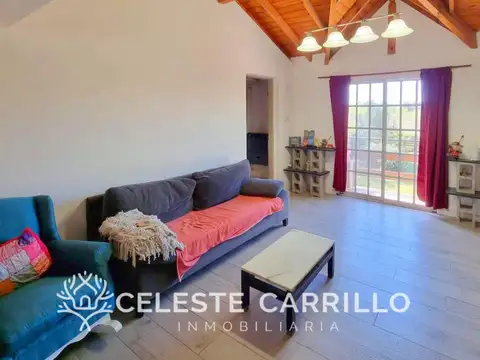 Casa 8 ambientes con 2 baños