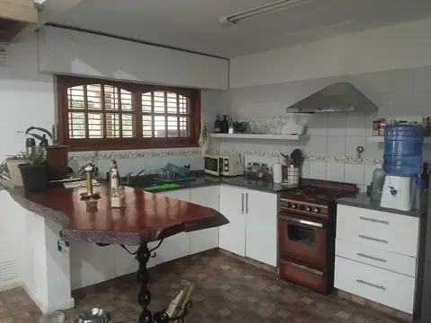 Casa 5 ambientes con 4 baños