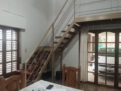 Casa en Alquiler con 1 cochera