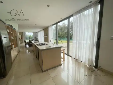 Casa 4 ambientes con 3 baños