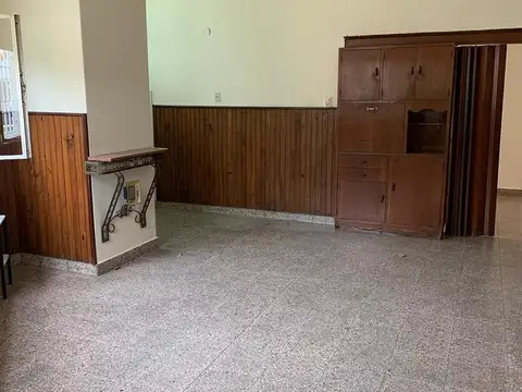 Casa en Alquiler con 1 cochera