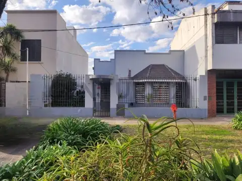 Casa en Venta en La Plata, calle 51 e/28 y 29 -Zona Hospital Italiano