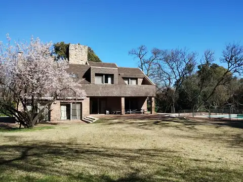 Aristobulo Del Valle 2500