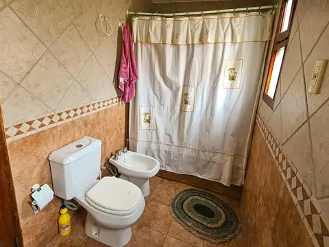 Casa 4 ambientes con 1 baño