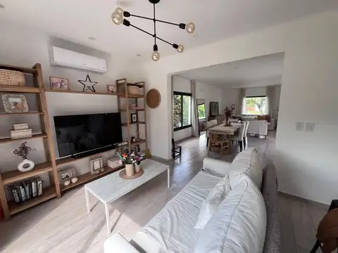 Casa 4 ambientes con 2 baños