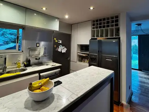Casa 8 ambientes estilo moderno con pileta en venta - Altos de Hudson II