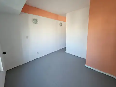 2 ambientes, a una cuadra de Mosconi! 