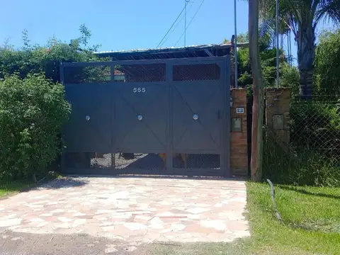 Casa en Venta con 2 cocheras