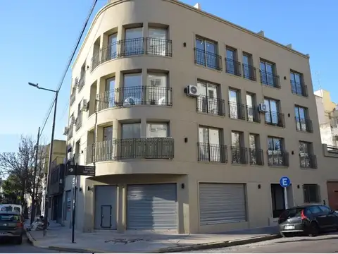 Departamento de 2 ambientes c/patio a estrenar. Apto prof.