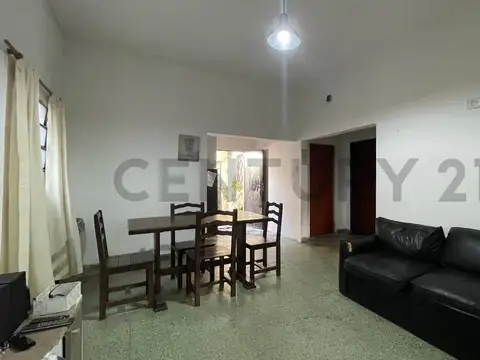 Venta PH al frente 4 ambientes con entrada independiente, patio y terraza. APTO CRÉDITO