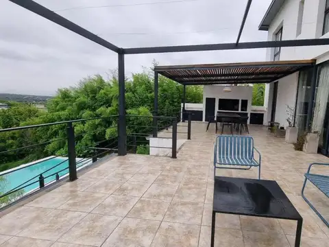 Casa 6 ambientes con 3 baños