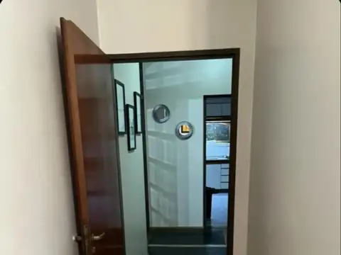 Casa en Alquiler con 3 cocheras