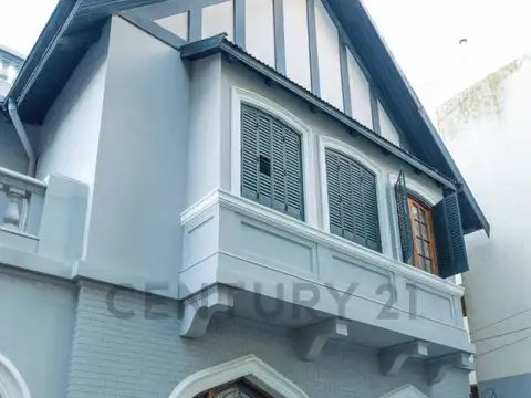 Casa 9 ambientes con 3 baños
