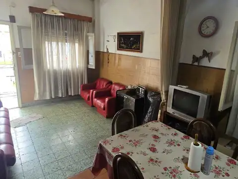 Casa 6 ambientes con 1 baño