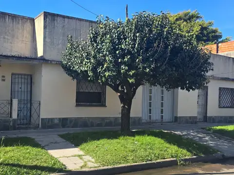 Casa en venta en Jose León Suarez