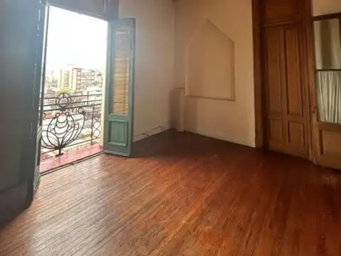 Departamento 7 ambientes con 2 baños