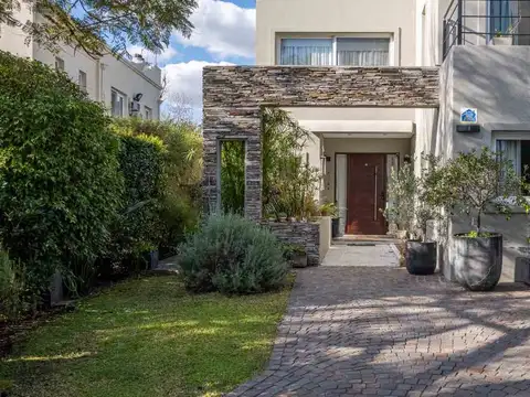 CASA 7 AMB CON PILETA BARRIO PRIV STA MARIA TIGRE