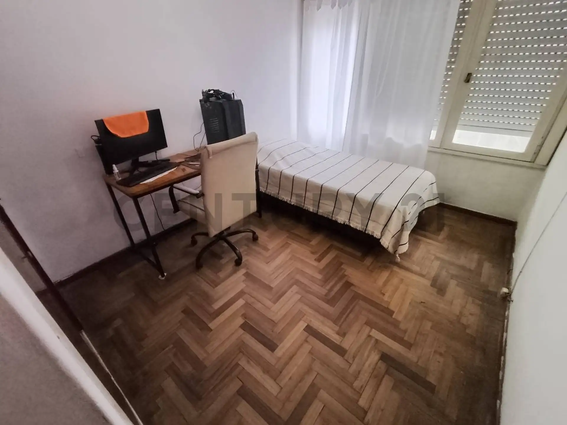 Departamento 2 ambientes con balcón a la calle – Aldrey