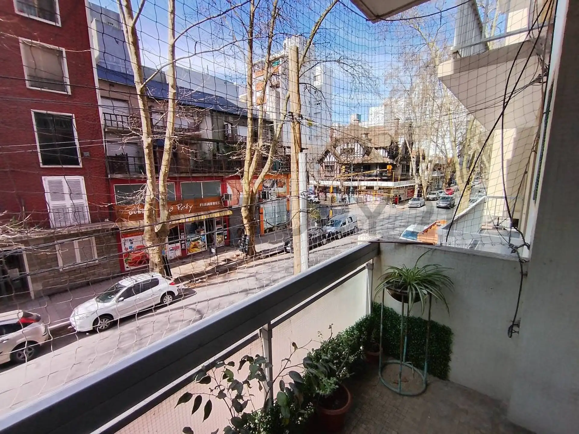 Departamento 2 ambientes con balcón a la calle – Aldrey