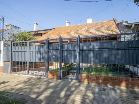 Casa de 6 ambientes en venta, en Martínez.