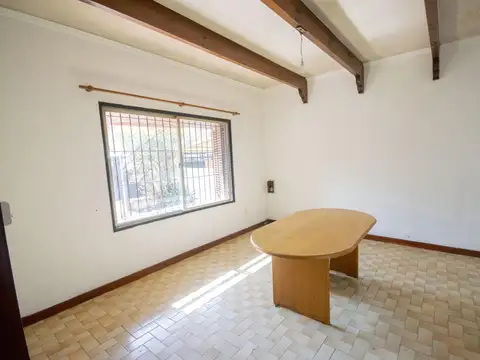 Casa 6 ambientes con 2 baños