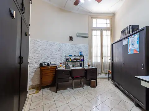 VENTA- CASA DE CUATRO DORMITORIOS - BARRIO LOURDES