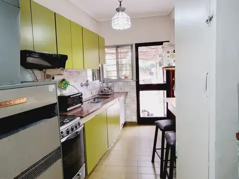 Chalet, excelente ubicación, Bernal centro. Venta