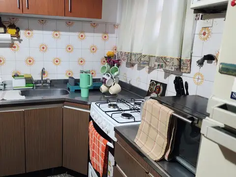 MARTINEZ PH AL FRENTE 3 AMBIENTES , PEQUEÑO PATIO Y TERRAZA  MUY BUEN ESTADO