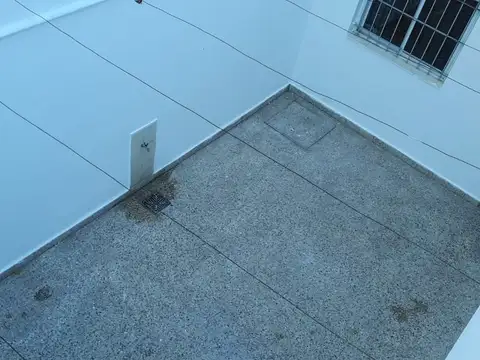 Depto Tipo Casa en Alquiler de 4 ambientes