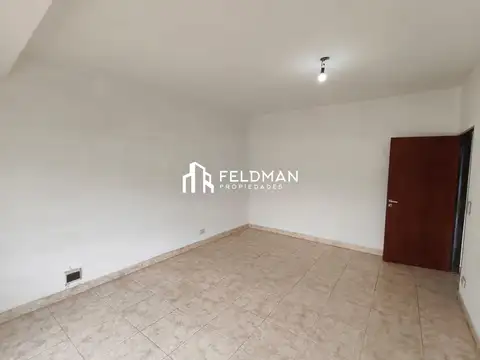 Depto Tipo Casa en Alquiler en Morón, $ 550.000