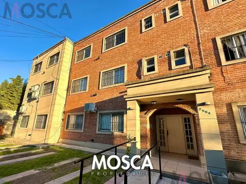 EN VENTA DOS AMBIENTES CON COCHERA MORENO CENTRO