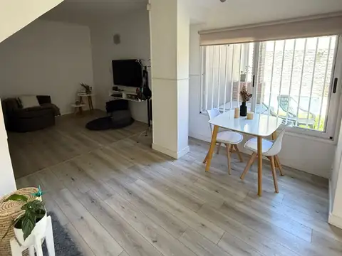 Depto Tipo Casa 5 ambientes con 2 baños